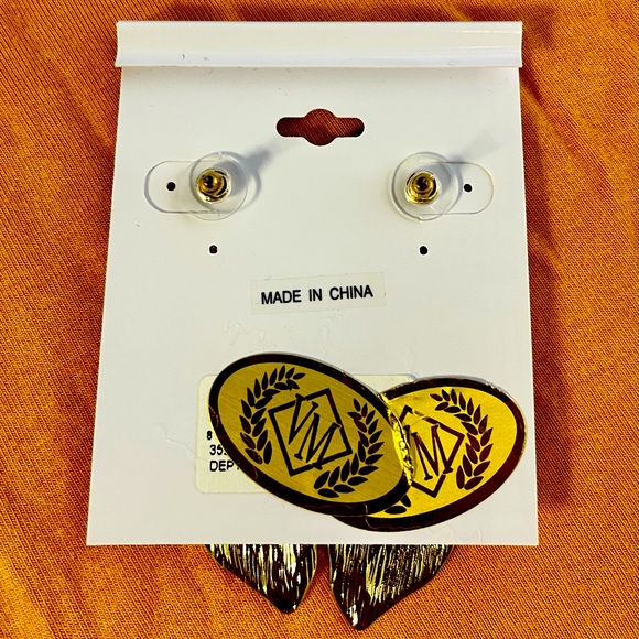 Cute dangle earrings! For whatever you have planed fancy night out ect. - Picture 3 of 3